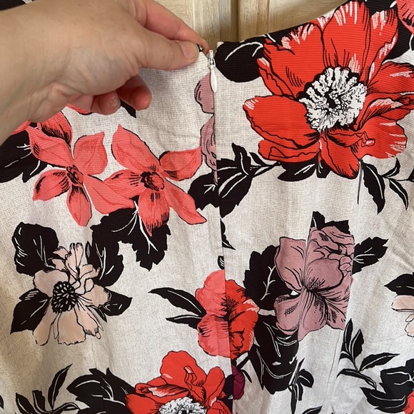 Brand new Ann Taylor dress with tags sleeveless. Elegant. Floral print. Cottony - Picture 8 of 9